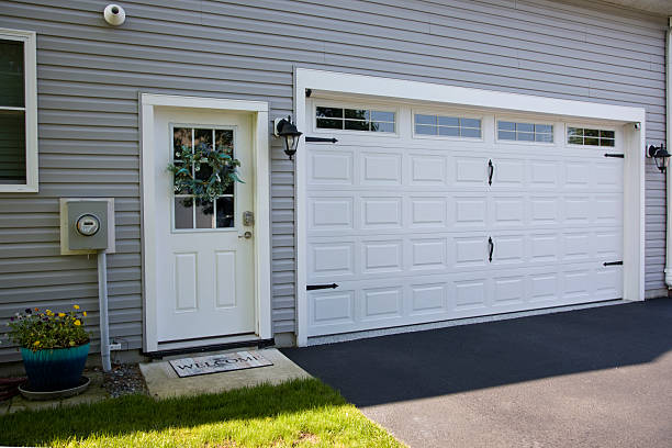 24/7 Emergency Garage Door Panel Replacement experts in Monticello, IA